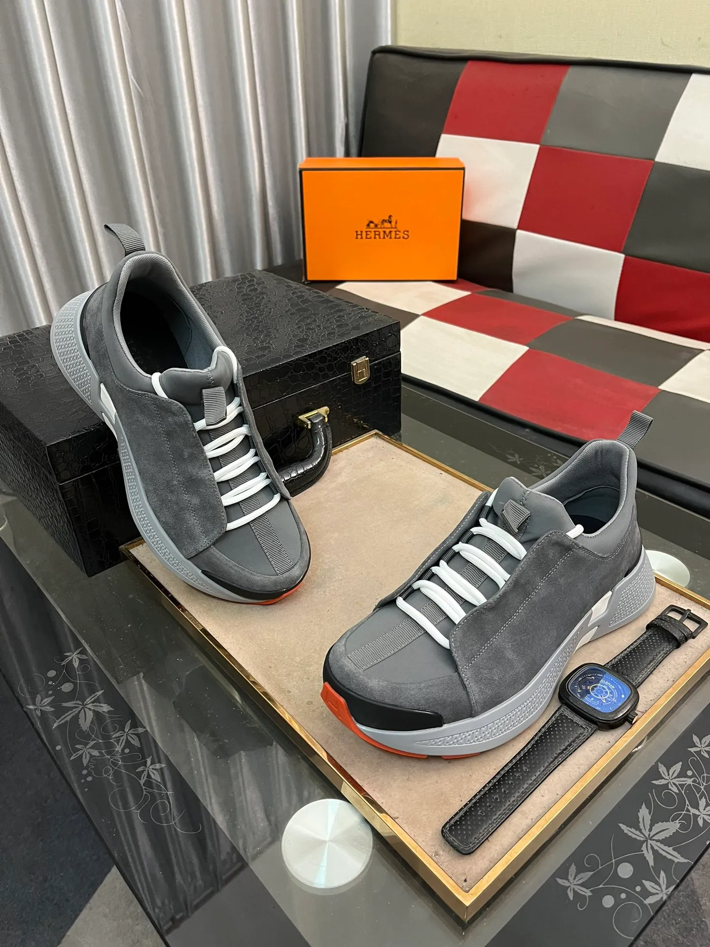 Men's shoes 💰: 560⌚️⌚️[Hermes] New sports shoes Hermès are the most comfortable shoes, no one else⃣️, they are very light on the feet and very good-looking, you will not feel tired when you go shopping and running around 👍 Very light and comfortable, extremely light, perfect for both sports and leisure! It’s up to you to choose, there’s always what you want~ Comes with a full set of packaging gift bags and invoices ✔️Fabric: imported first-layer cowhide ✔️Inner lining: breathable mesh ✔️Outsole: genuine leather bottom ✔️Size: Men 38-44 (45 custom-made) 5️⃣colors available